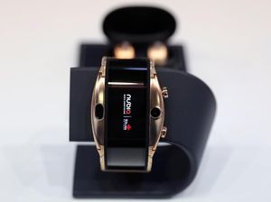 Penampakan Smartwatch Nubia yang Punya Layar Lengkung