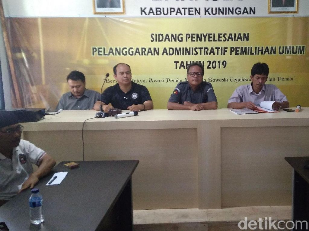 Bupati Kuningan yang Laknat Kades Tak Pro Jokowi Lolos Pidana Pemilu Bupati Kuningan yang Laknat Kades Tak Pro Jokowi Lolos Pidana Pemilu