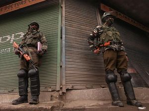 Pakistan Tembak Jatuh 2 Pesawat Tempur India di Kashmir