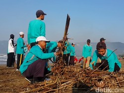 Sapu Bersih Sampah Pantai, Pemkab Pacitan Siapkan Peralatan Khusus