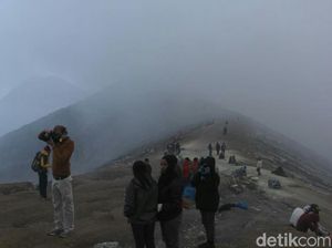 Alat Pendeteksi Gas Beracun Dipasang di Gunung Ijen Alat Pendeteksi Gas Beracun Dipasang di Gunung Ijen