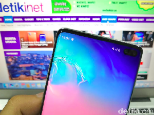 Cara Sembunyikan Lubang Kamera dari Layar Galaxy S10