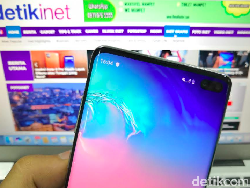 Cara Sembunyikan Lubang Kamera dari Layar Galaxy S10