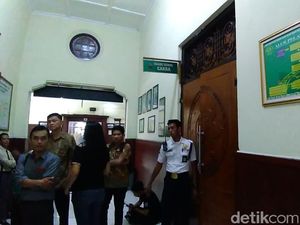 Sidang Dhani Soal Idiot Pencemaran Nama Baik Sepi Pendukung Sidang Dhani Soal Idiot Pencemaran Nama Baik Sepi Pendukung