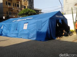 Korban Kebakaran di Krukut Jakbar Ngungsi di Tenda, Butuh Makanan-Pakaian