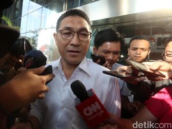 Dibawa KPK, Anggota DPR F-PAN Sukiman Tolak Ikut Adegan Rekonstruksi Suap