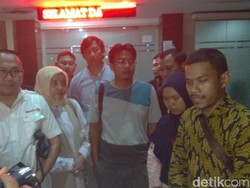 Anak dari Pelaku Kampanye Hitam ke Jokowi Tunggu Ibu di Kantor Polisi