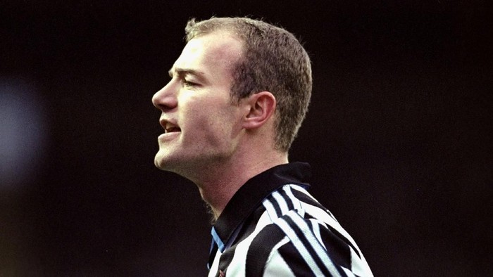 4 Jan 2000:  Alan Shearer of Newcastle United in action during the FA Carling Premier League match against West Ham United played at St James'' Park in Newcastle, England. The game ended in a 2-2 draw. \ Mandatory Credit: Michael Steele /Allsport