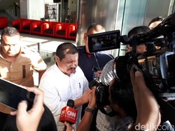 Bupati Bengkalis Bungkam Usai Diperiksa KPK