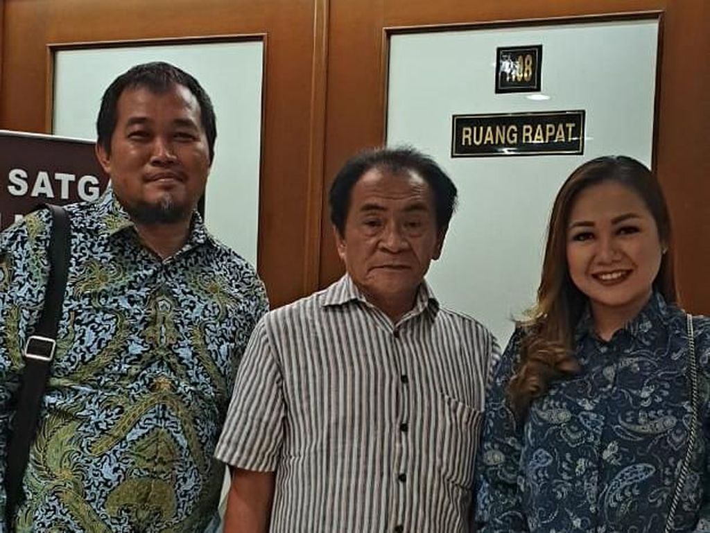 Bupati Banjarnegara dan Lasmi Pelapor Kasus Pengaturan Skor Temui Satgas Bupati Banjarnegara dan Lasmi Pelapor Kasus Pengaturan Skor Temui Satgas