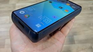 Ini Ponsel Monster Energizer, Bisa Hidup Hampir 2 Bulan
