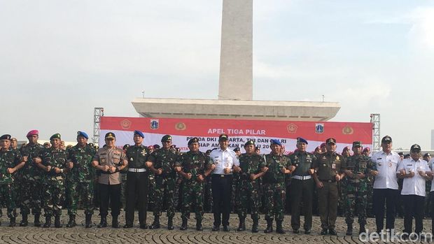  Apel tersebut dihadiri oleh ratusan orang dari anggota Polri, TNI, dan Pemprov DKI Jakarta. 