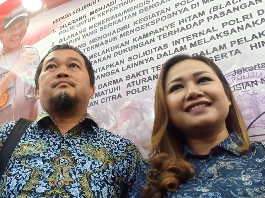 Lasmi Serahkan Rekening Mafia Bola yang Terkait Bandar Judi Online Lasmi Serahkan Rekening Mafia Bola yang Terkait Bandar Judi Online