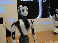 Robot Musisi Ini Ngamen di MWC 2019