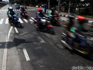 Banyak Jalan Berlubang Setelah Banjir, Ini Tips untuk Pemotor