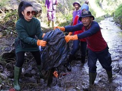 Duh! Gaya Cetar KD Nyemplung Bersihkan Kali Pancing Nyinyiran Netizen