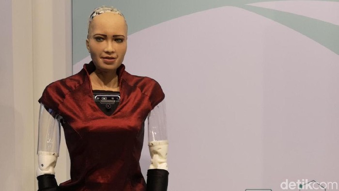 Luar Biasa! Cerdasnya Robot Sophia