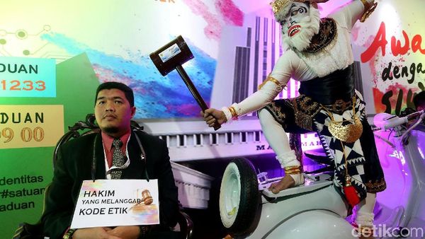 Saat Hanoman Beraksi Hukum Hakim Nakal