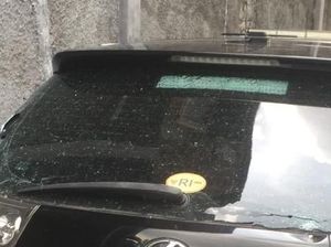 Kasihan! Mobil Roy Suryo Kena Imbas Ricuh di Depan Acara Prabowo di DIY