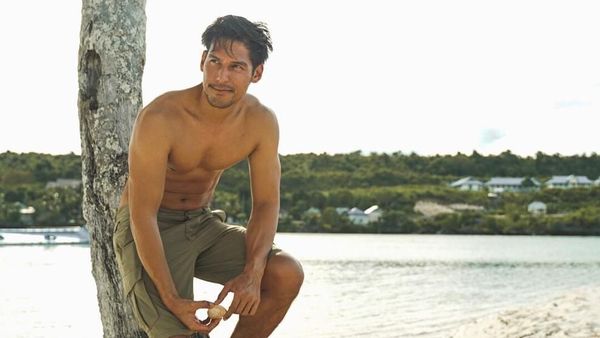 Foto: Gaya Petualangan Si Ganteng Richard Kyle & Bima Aryo di Buton