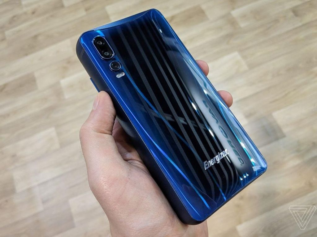 Edan! Ponsel Ini Baterainya 18.000 mAh, Bisa Hidup 50 Hari Edan! Ponsel Ini Baterainya 18.000 mAh, Bisa Hidup 50 Hari