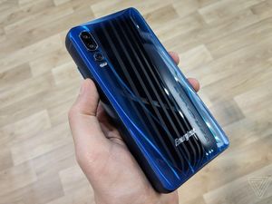 Edan! Ponsel Ini Baterainya 18.000 mAh, Bisa Hidup 50 Hari Edan! Ponsel Ini Baterainya 18.000 mAh, Bisa Hidup 50 Hari