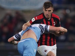 Milan tak dapat keluar dari tekanan sehingga cuma mampu melahirkan tiga percobaan saja dan hanya satu yang mengarah ke sasaran. Foto: Getty Images