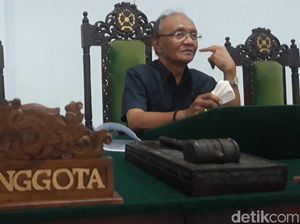 Tukang Becak Korban Tabrak Lari Malah Dibui, Hakim: Penabraknya Mana? Tukang Becak Korban Tabrak Lari Malah Dibui, Hakim: Penabraknya Mana?