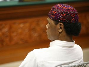 Video: Dituntut 3 Tahun Bui, Hercules Acungkan Jempol