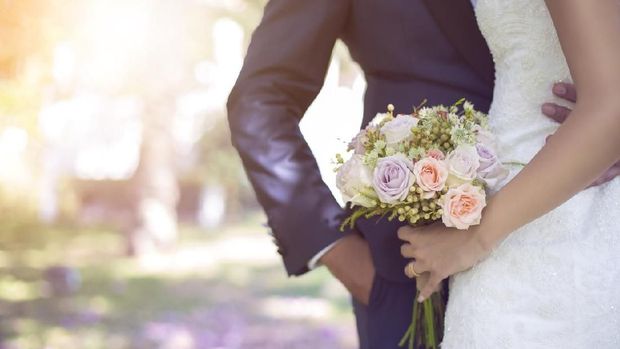 18 Ucapan 'Mengganggu' untuk Pasangan Baru Menikah