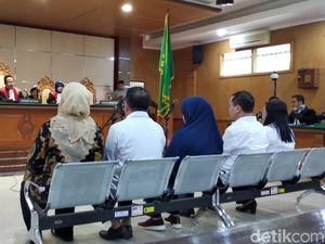 Didakwa Terima Duit Miliaran, Bupati Bekasi cs Tak Ajukan Eksepsi