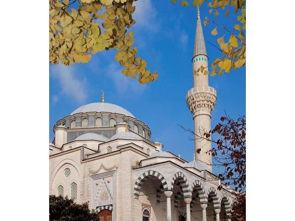 Megahnya Masjid Tokyo Camii Tempat Syahrini dan Reino Barack Dikabarkan Nikah