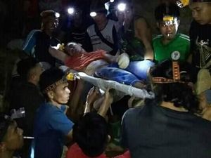 Evakuasi Pekerja Terjebak Tambang Emas Longsor Evakuasi Pekerja Terjebak Tambang Emas Longsor