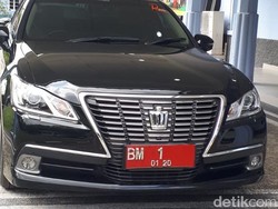 DPRD Buka-bukaan Mobil Dinas Gubernur Riau Royal Saloon-Alphard