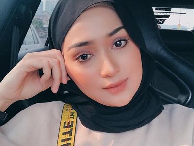 Stylish dan Jago Make Up, Istri Pembalap Moto GP Ini Disebut Bidadari