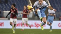 Lazio tampil lebih dominan dengan menciptakan 12 percobaan dan lima di antaranya mengarah ke target. Sekalipun hanya memiliki 48 ball possesion. Foto: Getty Images