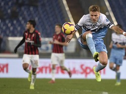 Lazio tampil lebih dominan dengan menciptakan 12 percobaan dan lima di antaranya mengarah ke target. Sekalipun hanya memiliki 48 ball possesion. Foto: Getty Images