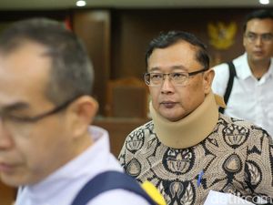 3 Penyuap Anggota DPRD Kalteng Dituntut 2,5 Tahun Penjara 3 Penyuap Anggota DPRD Kalteng Dituntut 2,5 Tahun Penjara