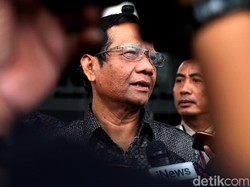 PDIP Bantah Tegas Ada Kadernya Beri Camry ke Mahfud Md
