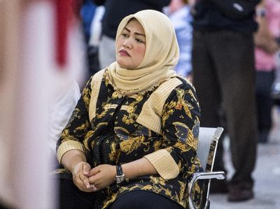 Wajah Sendu Neneng Hasanah di Sidang Perdana Meikarta