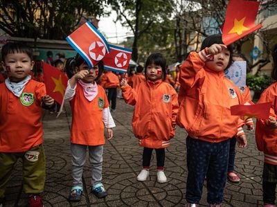 Cerianya Anak-anak TK di Vietnam Sambut Kedatangan Kim Jong Un