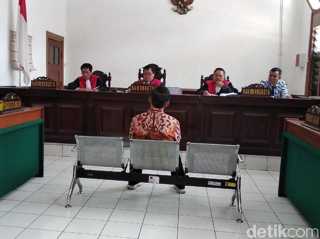 Dakwaan Jaksa Bongkar Praktik Jual Beli Jabatan oleh Bupati Cirebon Dakwaan Jaksa Bongkar Praktik Jual Beli Jabatan oleh Bupati Cirebon