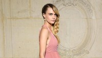 Masih dari dunia model, nama Cara Delevingne juga muncul dalam daftar following Ronaldo. (Pascal Le Segretain/Getty Images)