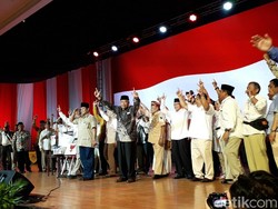 Hormat Prabowo dan Pekikan Takbir Sambut Deklarasi Purnawirawan di DIY