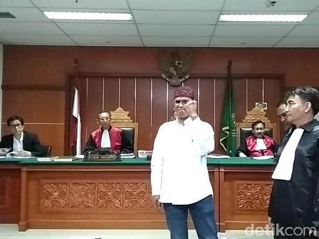 Hercules Dituntut 3 Tahun Penjara Hercules Dituntut 3 Tahun Penjara
