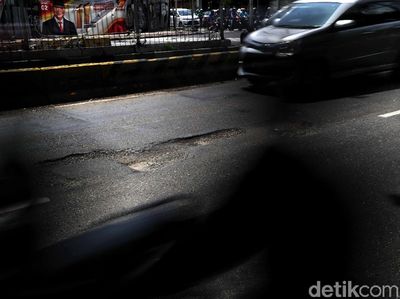 Hati-hati! Jalan Gunung Sahari Kembali Berlubang