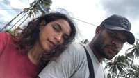 Dan si manis ini adalah Lili Betaubun, kekasih Marinus Wanewar. Berkat dukungan Lili, Marinus bisa melesakkan 3 gol di Piala AFF U-22 dan mengantar Indonesia juara. Oh iya, Lili dan Marinus juga berencana menikah lho tahun ini. Semoga disegerakan, ya! (Foto: Instagram @marinuswanewar24)