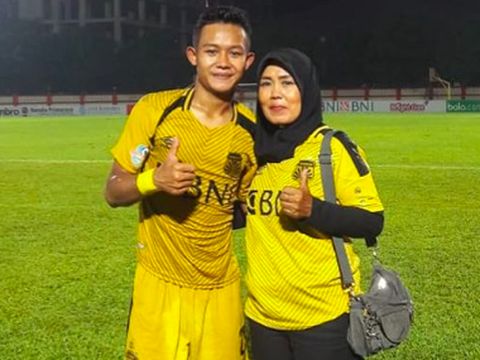 Sani Rizki Fauzi bersama sang ibu, Ida Kusumawati/
