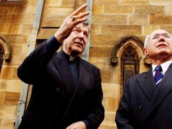 Mantan PM John Howard Berikan Surat Referensi Mendukung Kardinal Pell