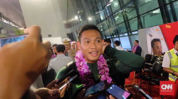 Kapten Timnas Indonesia U-22, Andy Setyo, meladeni pertanyaan dari para wartawan. (